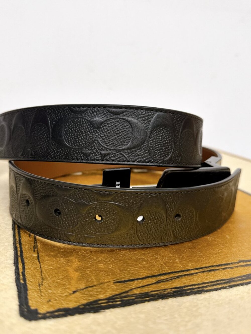 Coach 101 Plaque Buckle Cut-To-Size Reversible Belt - Picture 4 of 7